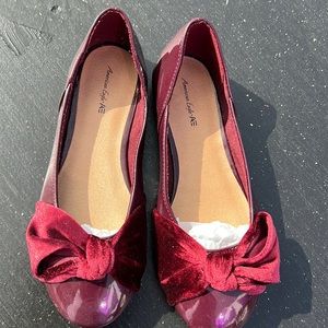 Burgundy size 2 1/2 girls shoes